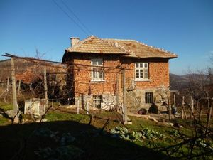 Big rural property with three houses and 4300 sq.m. yard