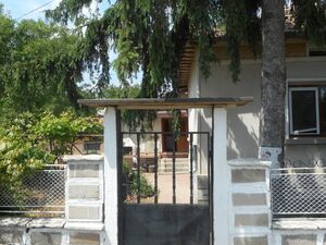 Renovated house with nice garden and BBQ area 35 km from sea