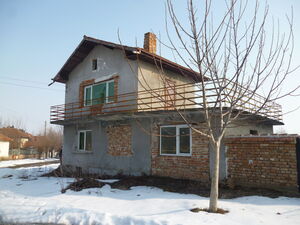 Country house with plot of land 25 km from the Danube river