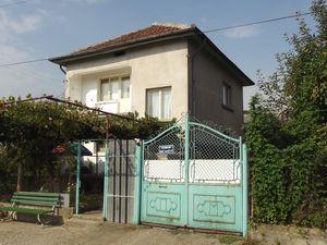 Solid house with garages & nice garden in village near river