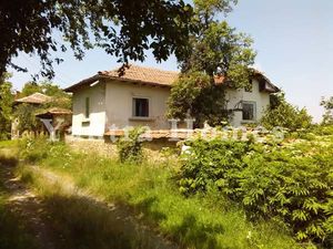 Countryside house with very large garden in Zdravkovets