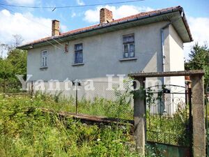 Spacious 5-bedroom village home, 35 km from Veliko Tarnovo