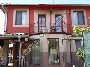 Detached 3-BR/3-BA house, fireplace, 13km from Sunny beach