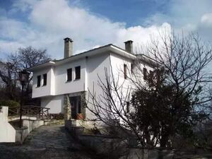 4 bedrooms, 3 bathrooms Mansion in Pelion