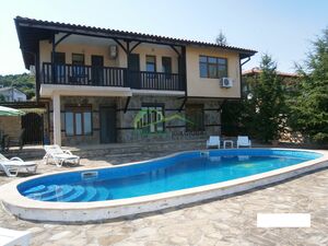 Two-storey villa with its own pool, BBQ and sea panorama
