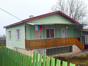 2 BED house with large garden and outbuildings, near Dobrich