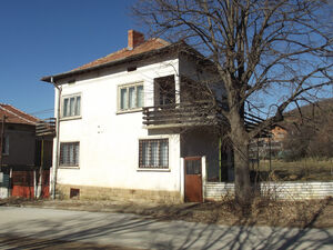 Rural house with plot of land & nice views 110 km from Sofia