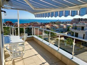 Spacious 1 BED apartment with large terrace and sea views
