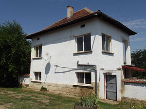 Partially renovated house with garage, annex and big yard