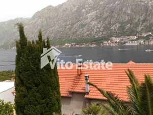 Villa just 50 meters from the sea in Prcanj, Kotor