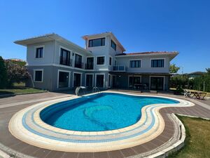 LUX 5 BEDROOM VILLA + SWIMMING POOL + GARDEN