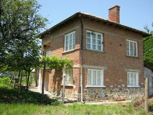 Very solid and well maintained House near Radnevo Town with 