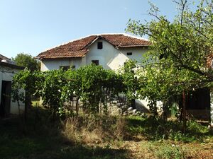 An old house with summer kitchen, annex, garage, barn & land