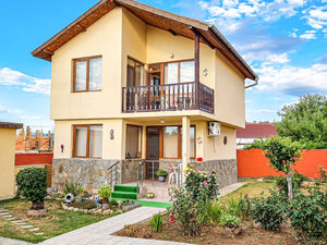 House with 2 bedrooms and 2 bathrooms only 20 km from the be