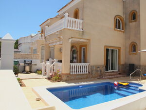 Detached Villa, 2 beds, 2 bath, Pool, Gas CH. Villamartin 1m