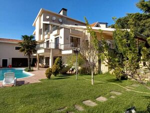 5 BEDROOMS LUXURIOUS VILLA WITH SWIMMING POOL