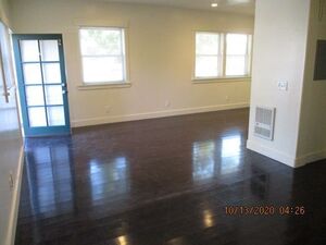 Modern, spacious studio, 1 bath Plank flooring Fresh paint