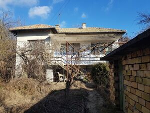 House in good condition with 3000 sq.m garden 26km to Popovo