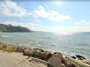  LARGE PLOT 1810m2 ONLY 7 METERS FROM THE SEA (DA)