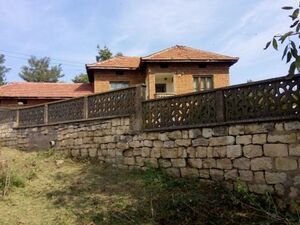 RURAL TWO-STOREY HOUSE WITH LARGE YARD OF 2000m2 and outbuil