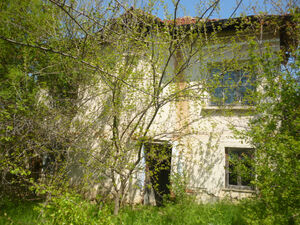 Old rural house with land 40 km from big city in Bulgaria