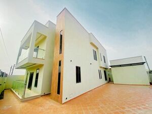 5Bedroom house@ spintex