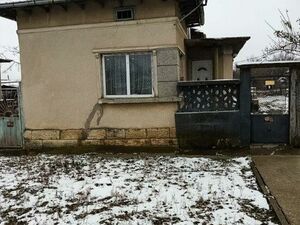  Partly renovated house with outbuilding and garden near Rus