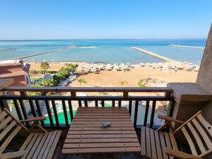 Turtles Beach Resort: 2 bedroom apartment with sea views