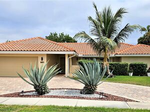 South Florida Estate Home w/ Pool on Huge Lake 3/3, Golf