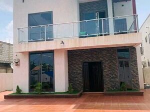 4Bedroom townhouse@ Botwe school junction/+233243321202