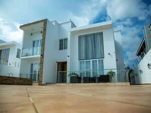 Luxurious 4 bedroom house@ East legon/+233243321202