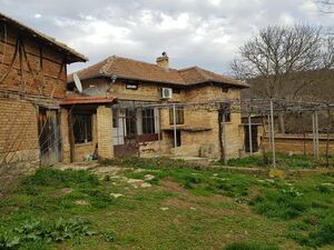 Rural Bulgarian house 200 m from forest ready to move in Pop
