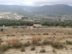 Off-grid house/plot between mountains and Costa Dorada beach