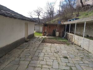 Two-Storey stone House, in Mountain area, 30Km from Greek bo