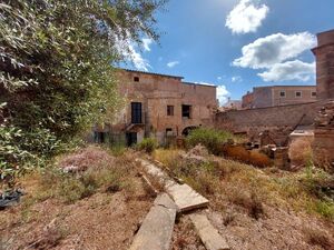 Manor House with three floors to reform Southeast Mallorca