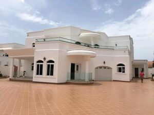 Luxurous 5 Bedroom House@ East lehon