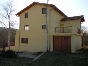 wonderful 3-floors house in the village of IUnec, Pay Monthl