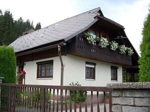 Cottage with Separate Apartment in the South Ski Region