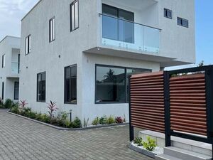 Luxury 3 Bedroom townhouse@ dzorwulu/+233243321202