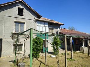 offering you a well preserved 2-Storey house in a village, 8