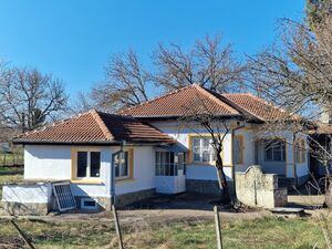 Renovated cottage 25 mins to coast!
