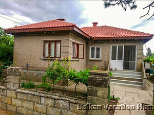 A well-maintained house in Durankulak 3 km from the beach.