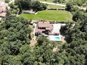 Stone villa with swimming pool, near Buje, Farkaš lux