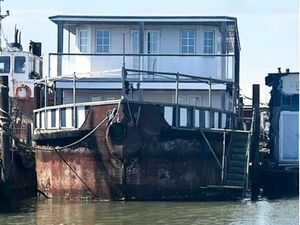 Massive Houseboat - Perch   £250,000