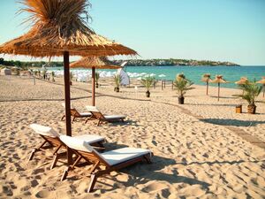 CHEAP studio apartment in SUNNY DAY 6 complex 3km to the sea