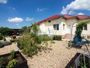 SOLDRenovated house with large plot only 8km from Danube