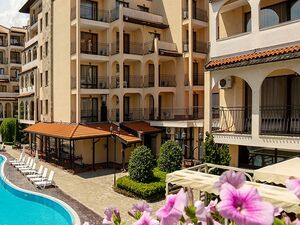 BRIGHT AND SUNNY TWO-BEDROOM APARTMENT 150 METERS FROM THE B