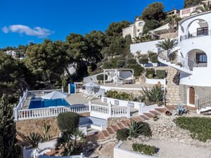 Villa for sale, double plot and fantastic sea views