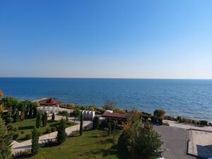 AMAZING SEA VIEW! TWO-BEDROOM APARTMENT ON THE FIRST LINE!