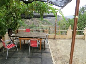 Cortijo with great views and terraced land
